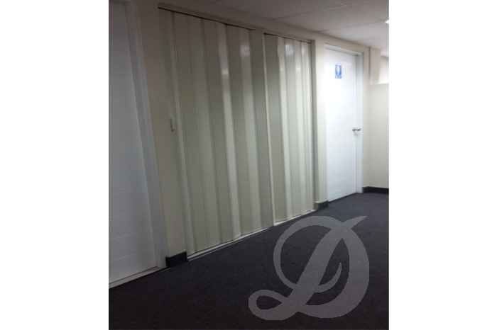 PUERTAS PLEGABLES DE PVC