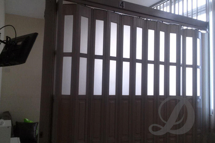 PUERTAS PLEGABLES DE PVC