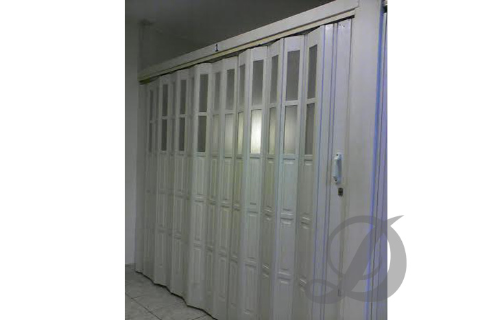 PUERTAS PLEGABLES DE PVC