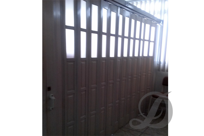 PUERTAS PLEGABLES DE PVC