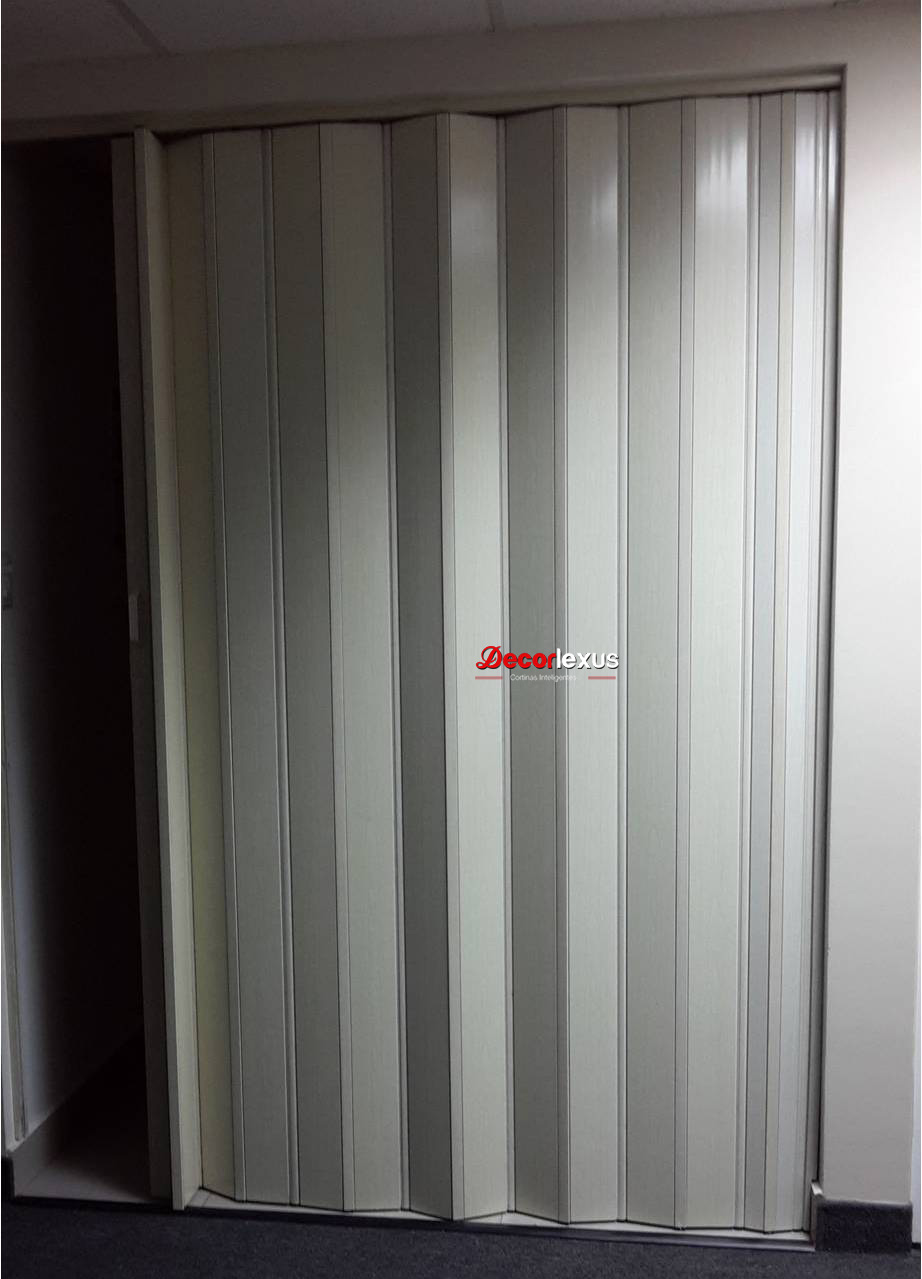 PUERTAS PLEGABLES DE PVC